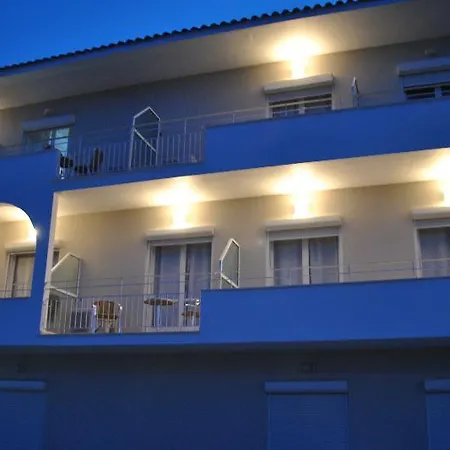 Filoxenia & Hotel de apartamente 2*